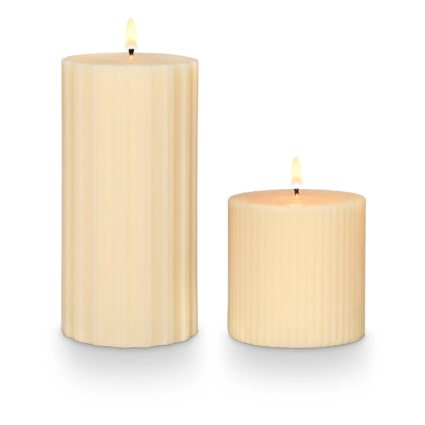 Illume - Medium Fragranced Pillar Candle - Isla Lily
