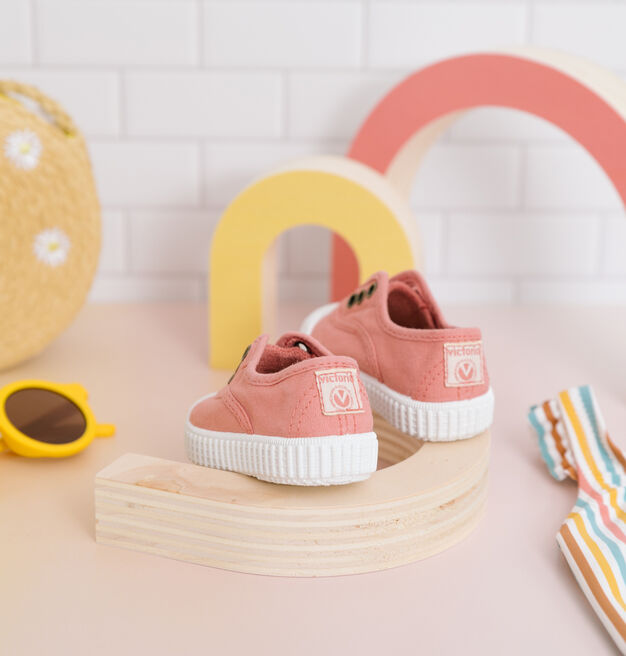 Victoria Shoes - Classic Laceless - Nude