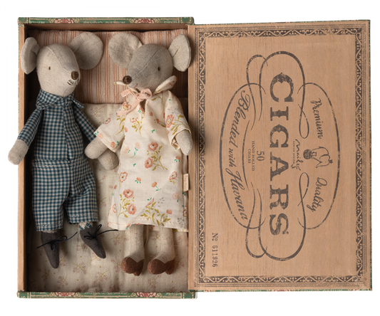 Maileg - Grandma and Grandpa Mice in Cigarbox