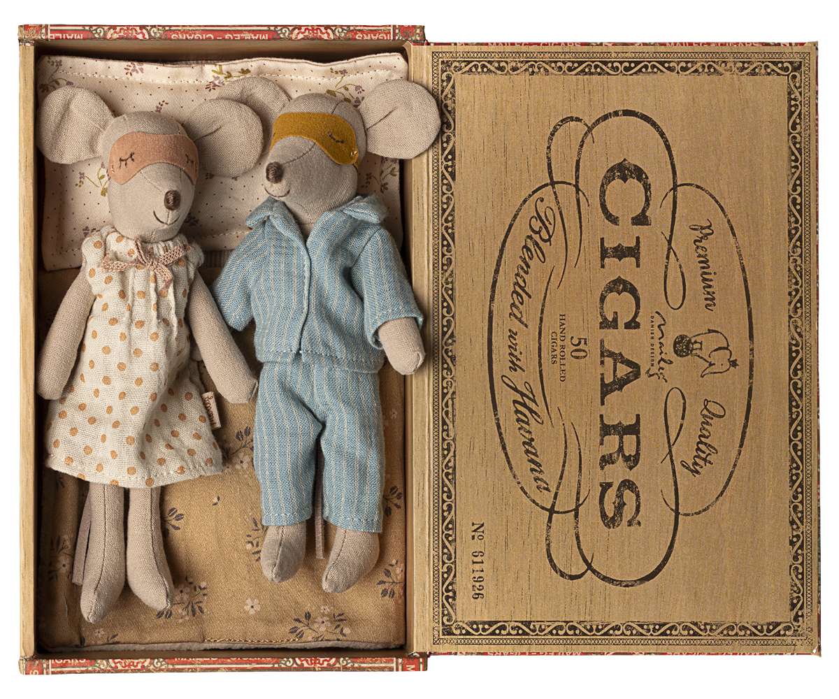 Maileg - Mum and Dad Mouse In Cigar Box