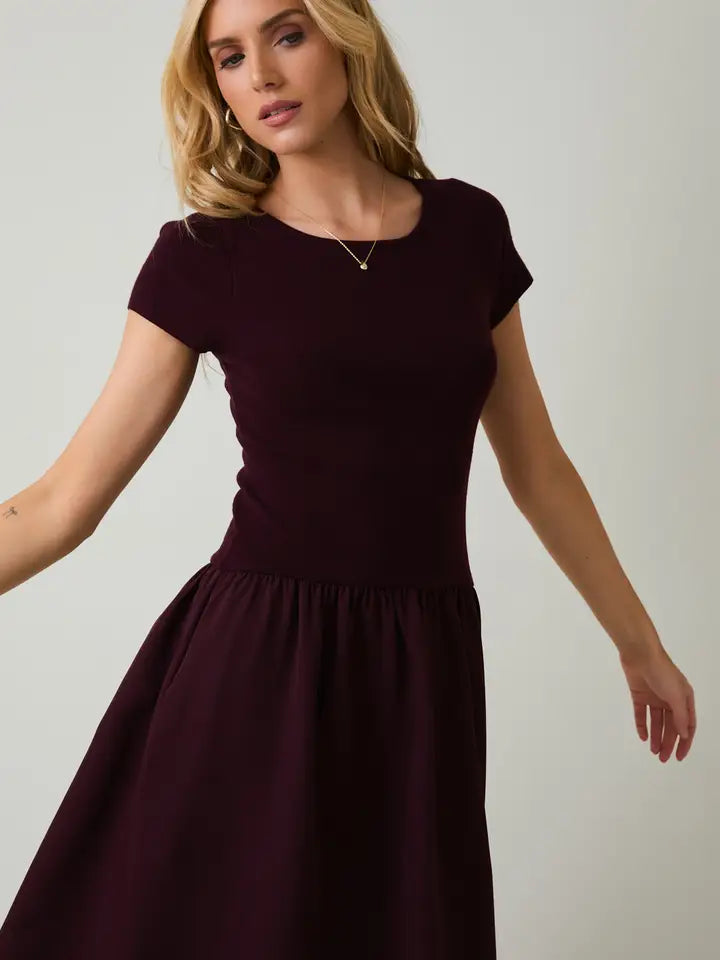 Short Sleeve Woven Knit Midi Dress - Maroon