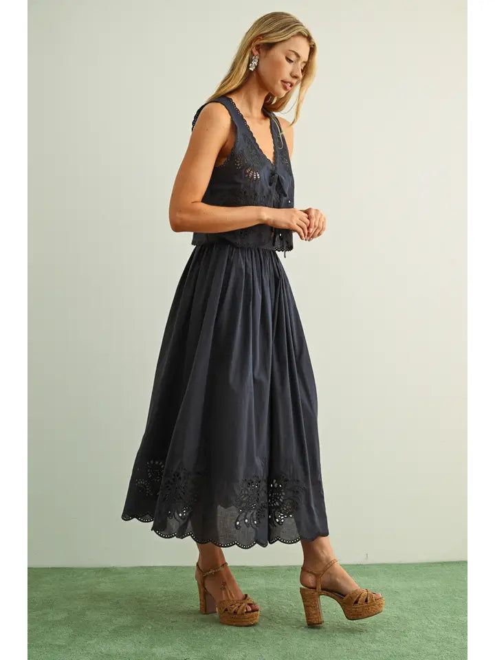 Embroidery Bottom Long Full Skirt - Navy