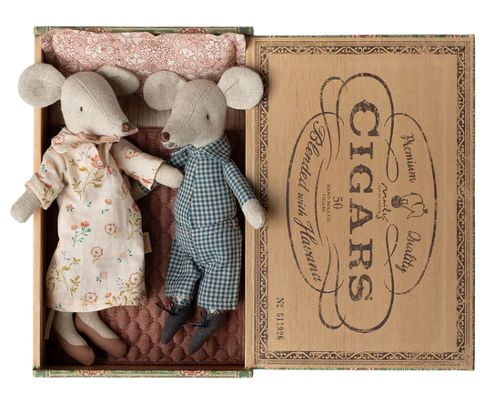 Maileg - Grandma and Grandpa Mice in Cigarbox