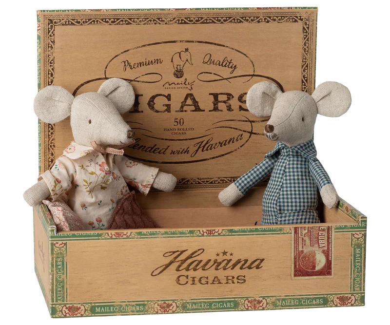 Maileg - Grandma and Grandpa Mice in Cigarbox