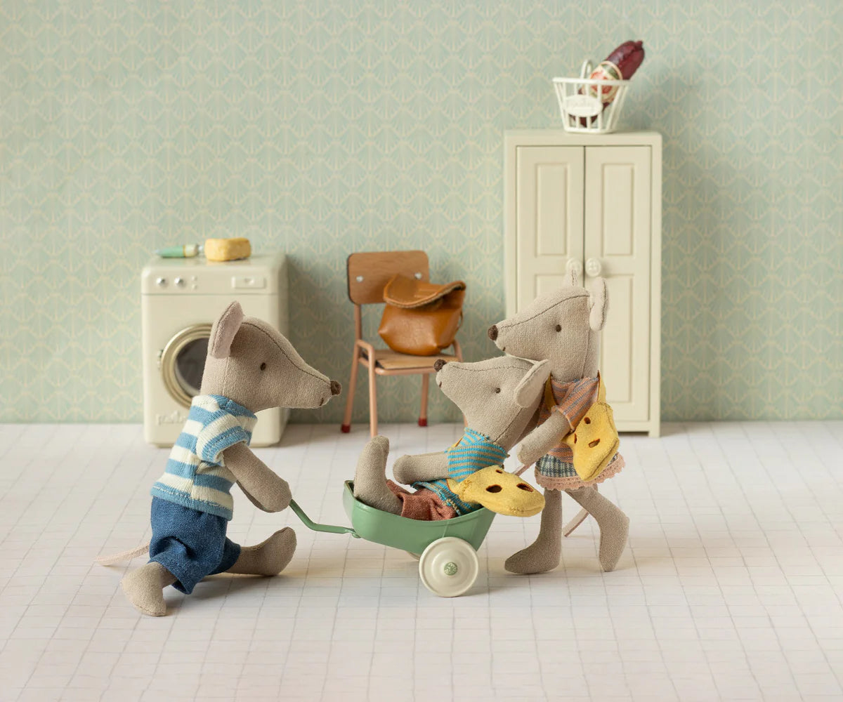 Maileg - Little Sister Mouse With Bag