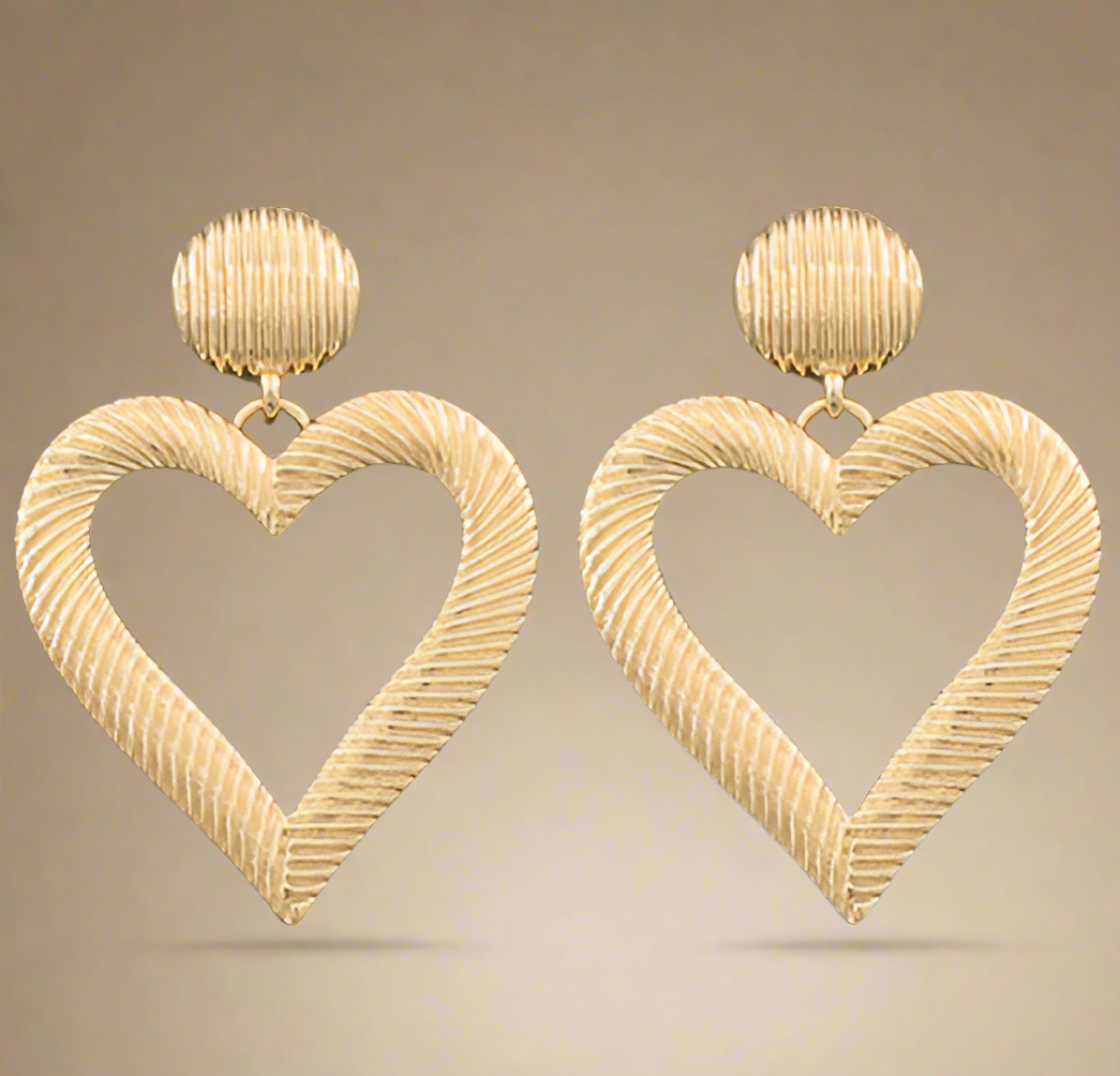 Casting Heart Cutout Earrings - Gold