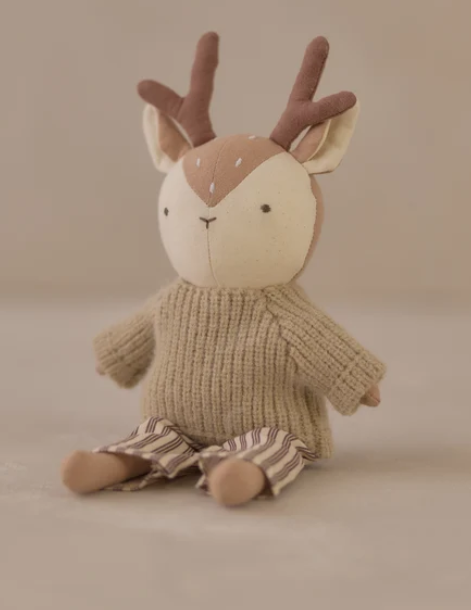 Rylee + Cru - Elliot the Deer