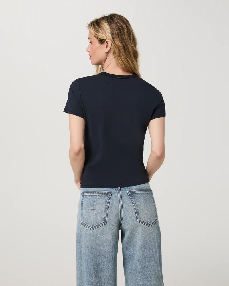Vuori - Short Sleeve Feather Classic Tee - Ink