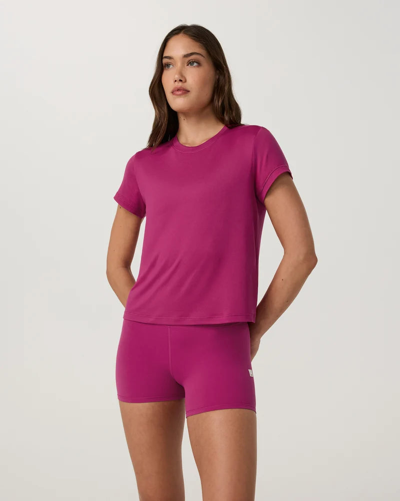 Vuori - Energy Classic Tee - Dragonfruit