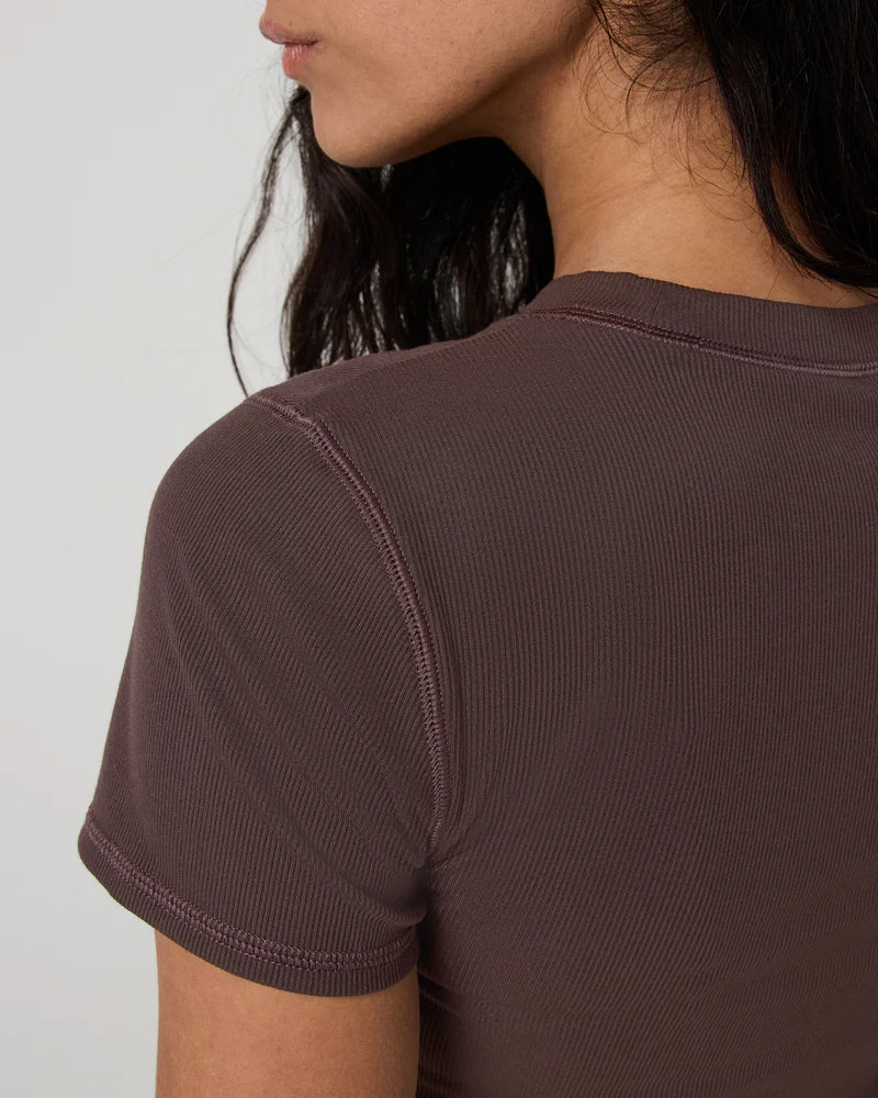 Vuori - Pose Fitted Tee - French Roast