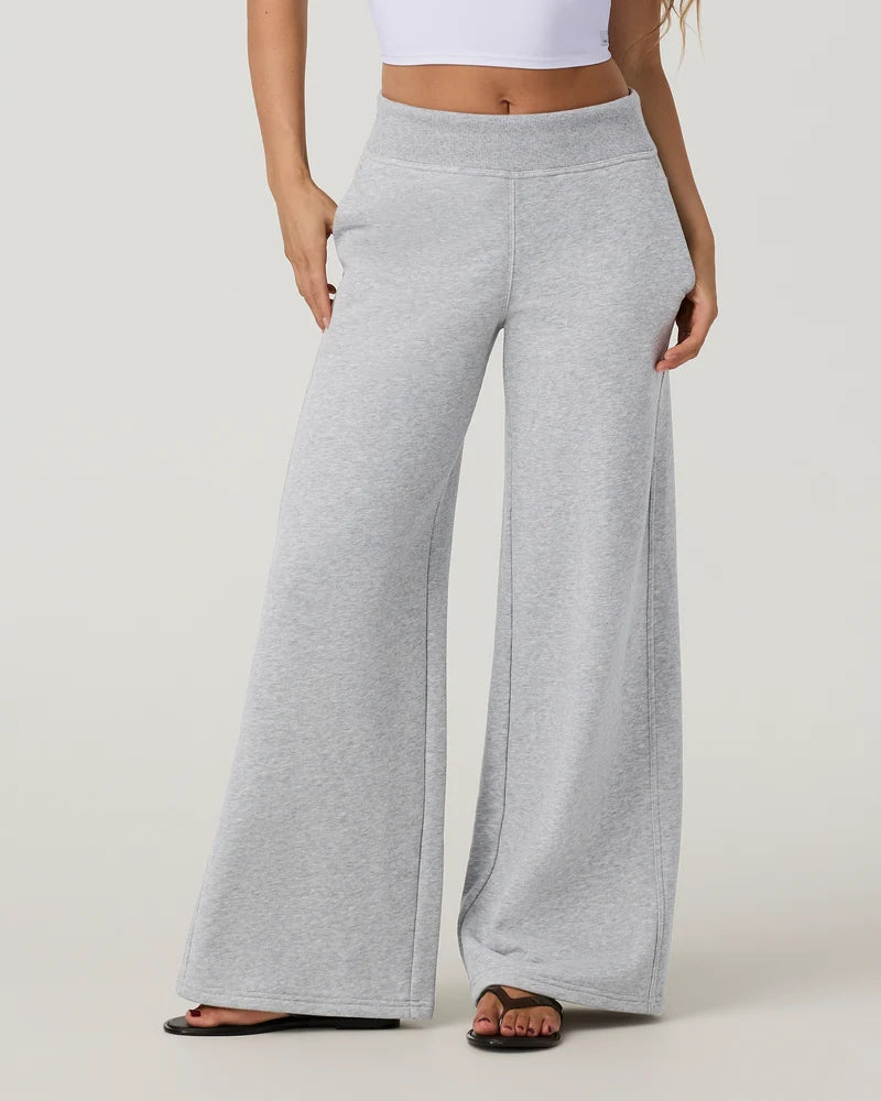 Vuori - Sedona Midrise Wideleg Sweat - Light Heather Grey