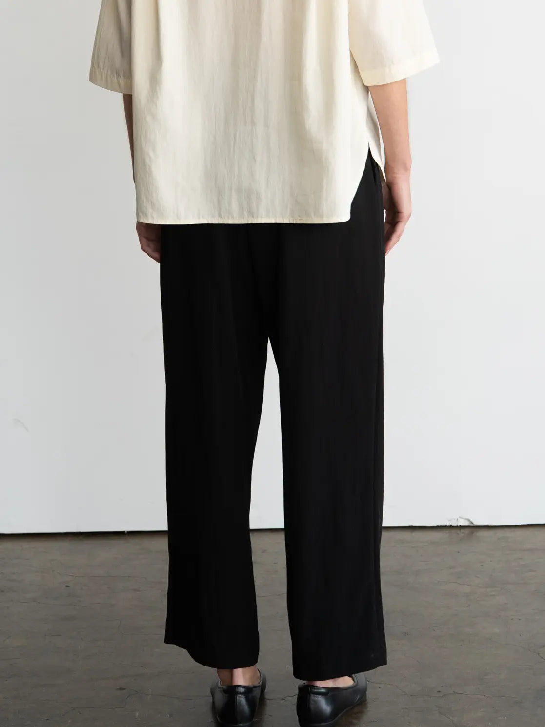 High-Rise Tapered Trousers with Pleats - Black