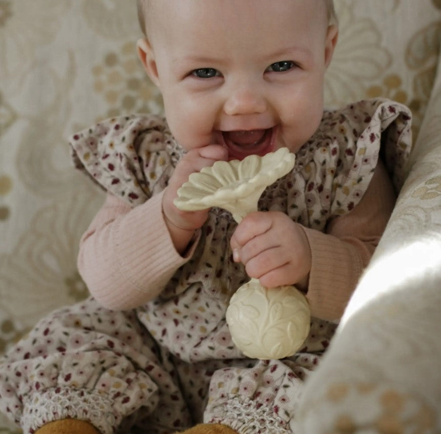 Natural Rubber Rattle Daisy - Yellow