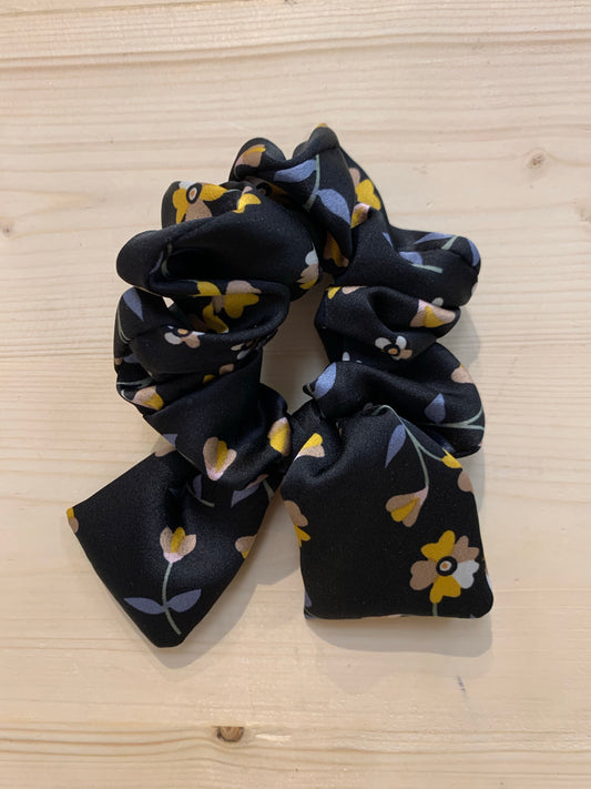 Knotted Bow Scrunchie - Navy Floral