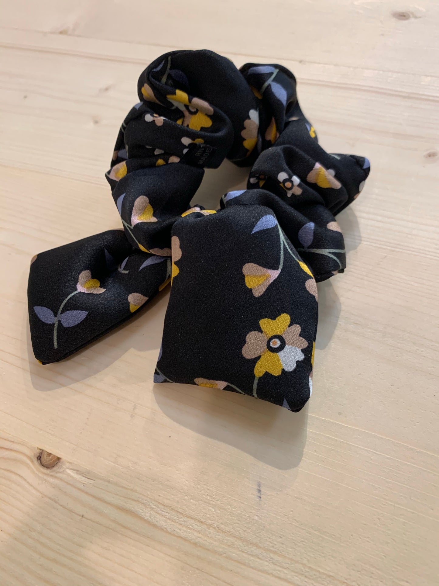 Knotted Bow Scrunchie - Navy Floral